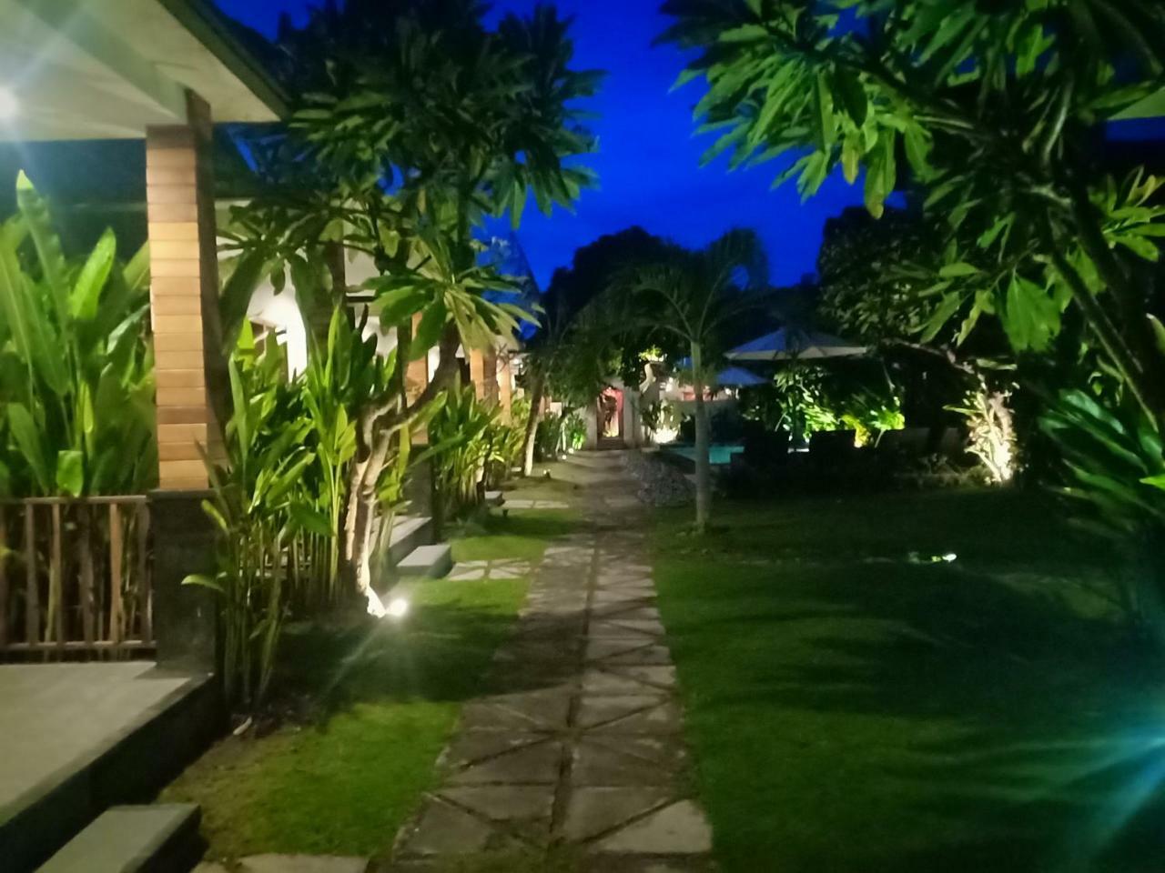 Singabu Bungalows Batununggul Exterior photo